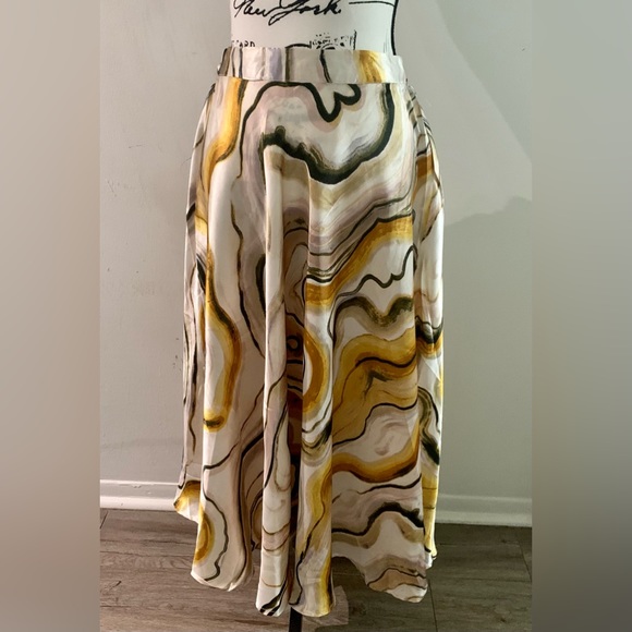 Elegant Yellow and Black Midi Skirt - Picture 1 of 11